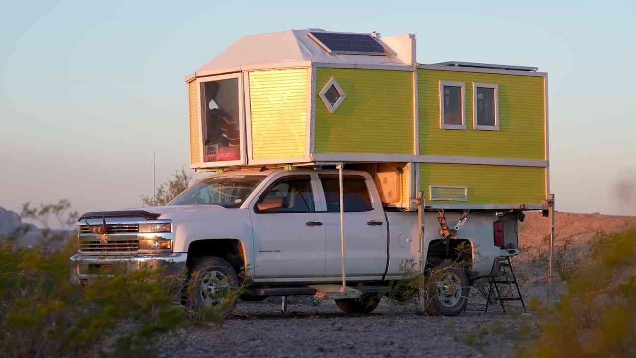 Americans built a house in the back of their pickup truck