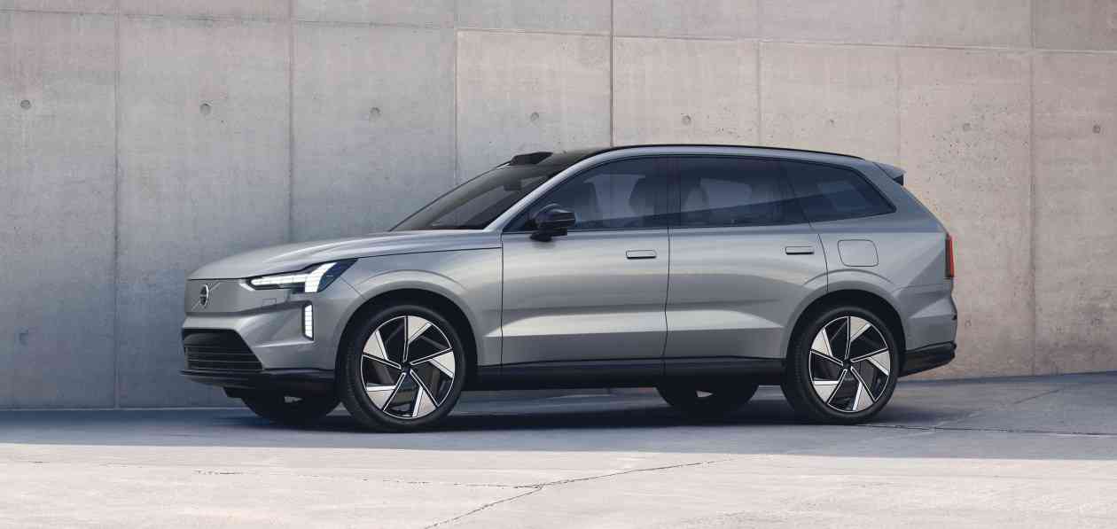 Volvo introduced the flagship electric crossover EX90
